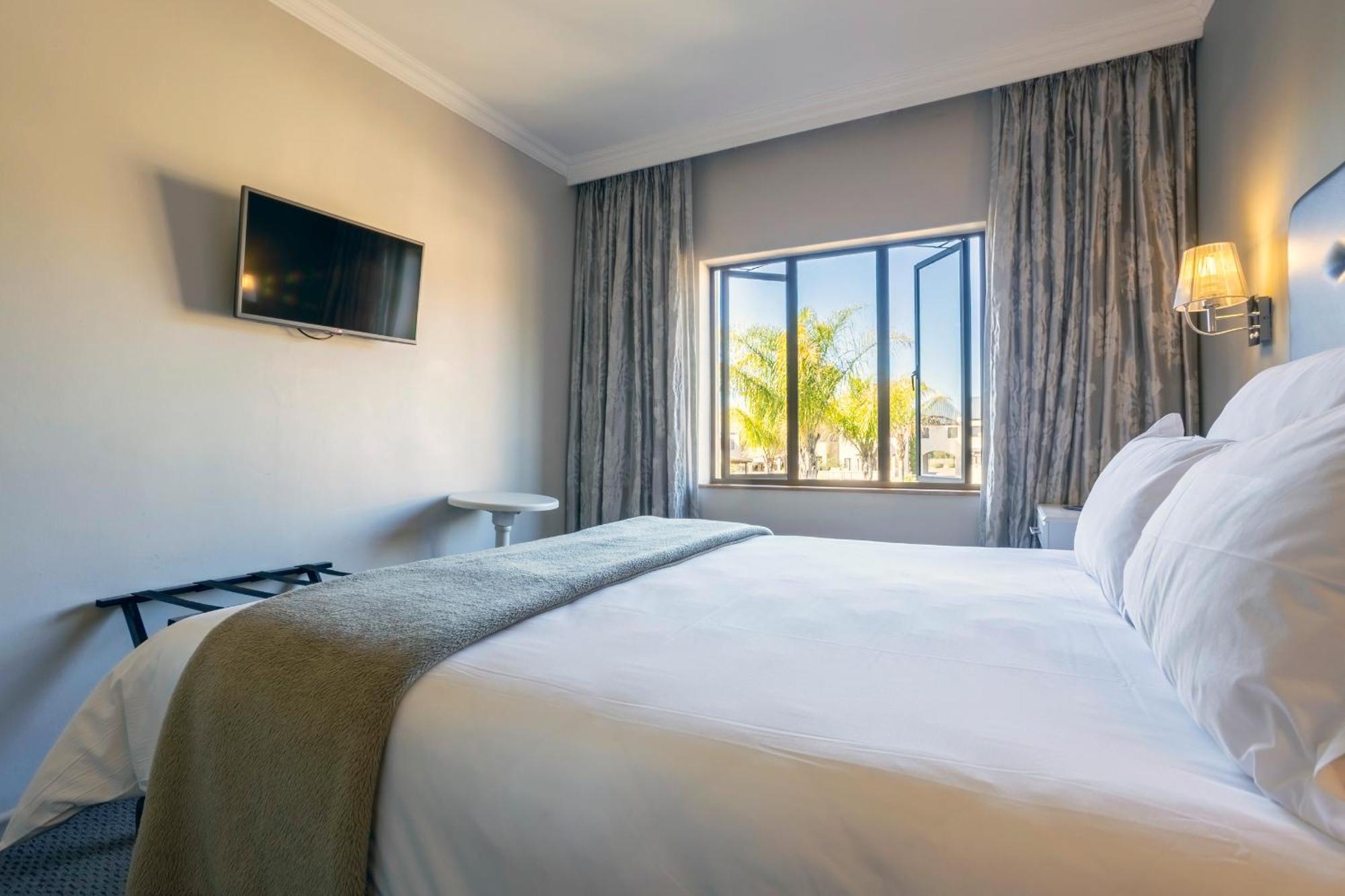 Отель Devonvale Golf & Wine Estate Стелленбос Экстерьер фото